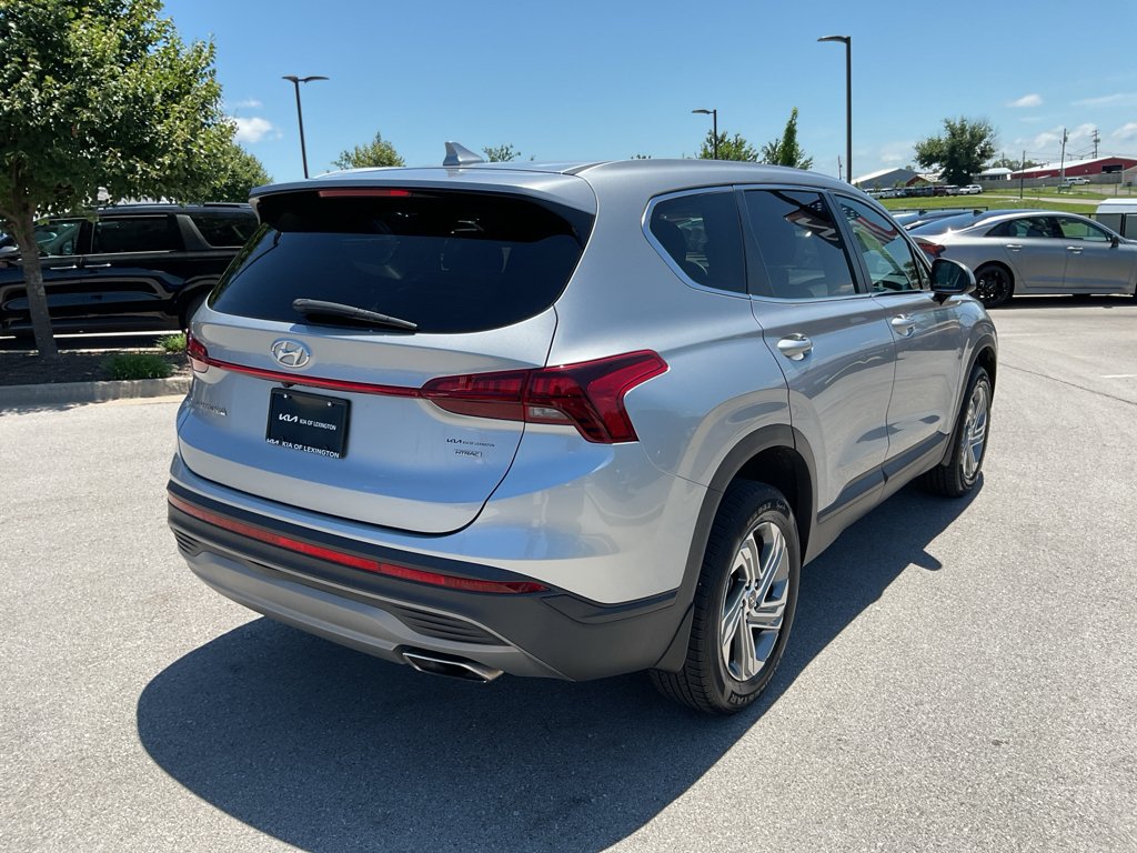 Used 2022 Shimmering Silver Hyundai SE image 9