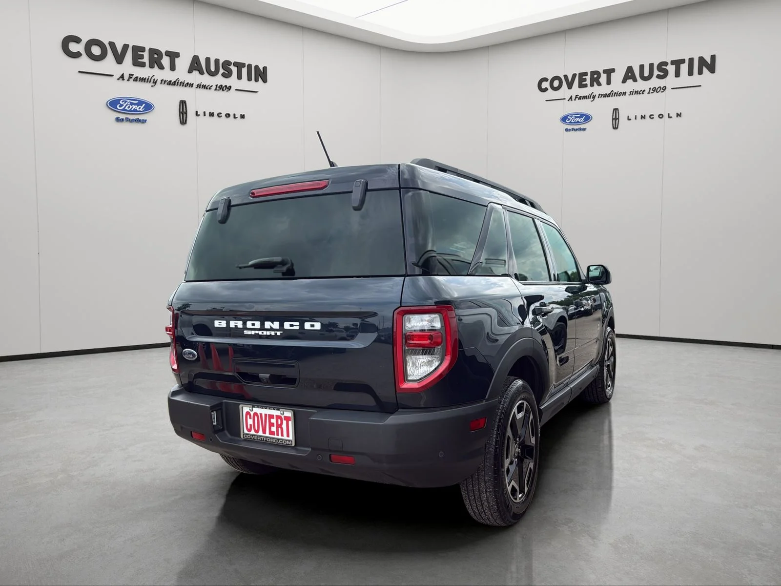 Used 2023 Blue Ford Outer Banks image 5