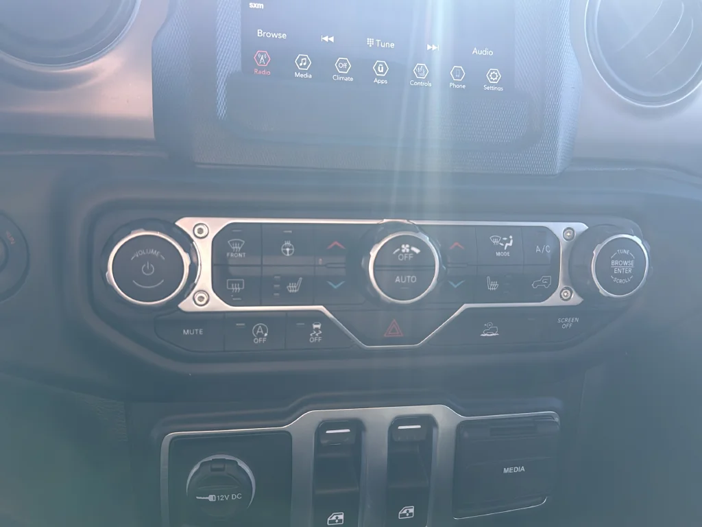 Used 2021 Green Jeep Sport S image 20