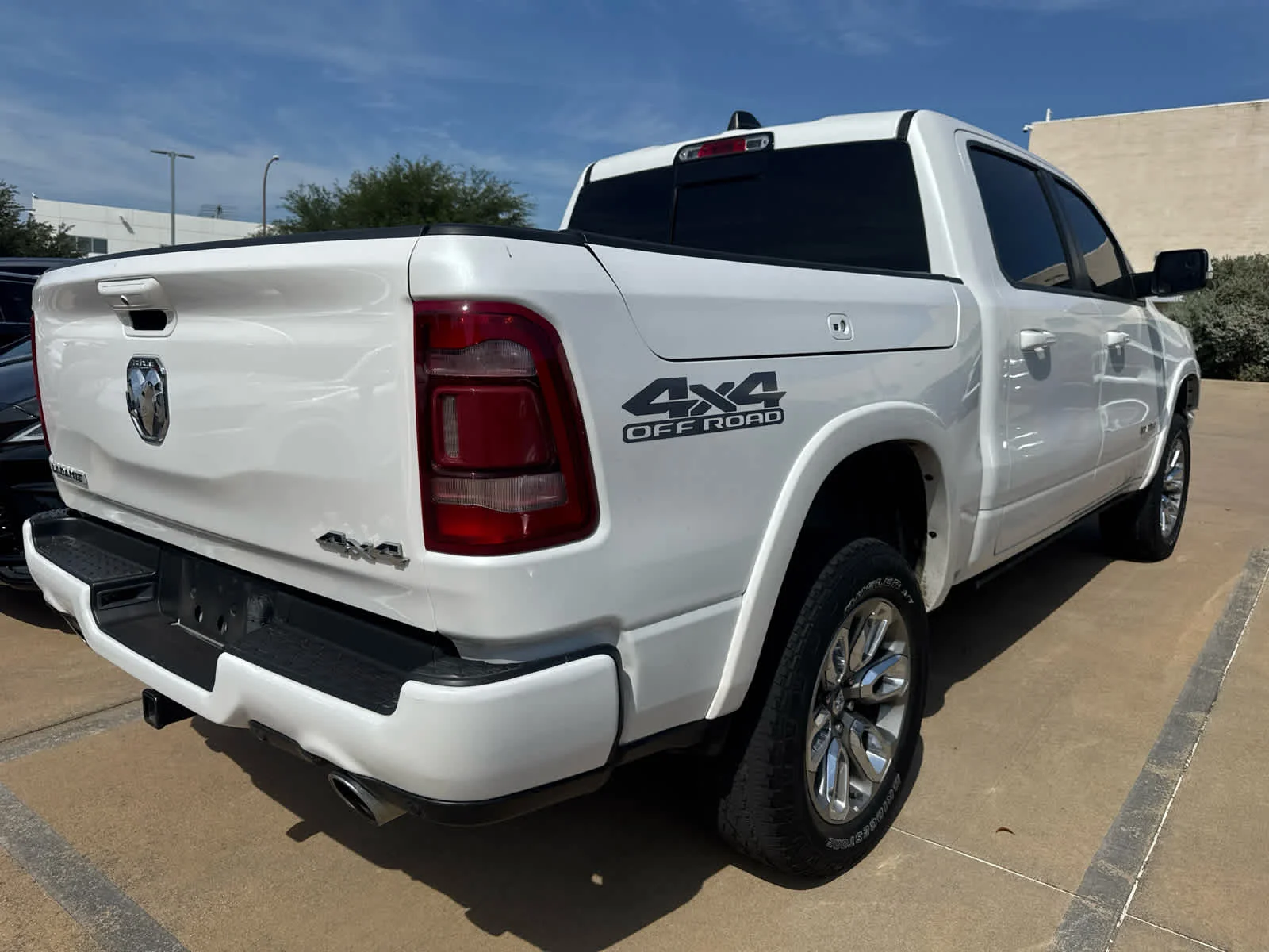 Used 2020 Ivory White Tri-Coat Pearlcoat Ram Laramie image 5