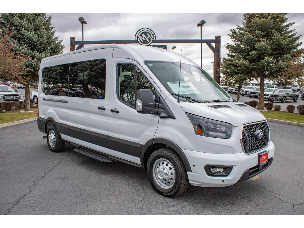 New 2026 OXFORD WHITE Ford XLT image 2