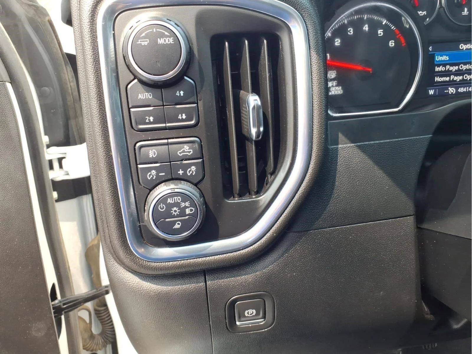 Used 2022 Summit White Chevrolet RST image 18