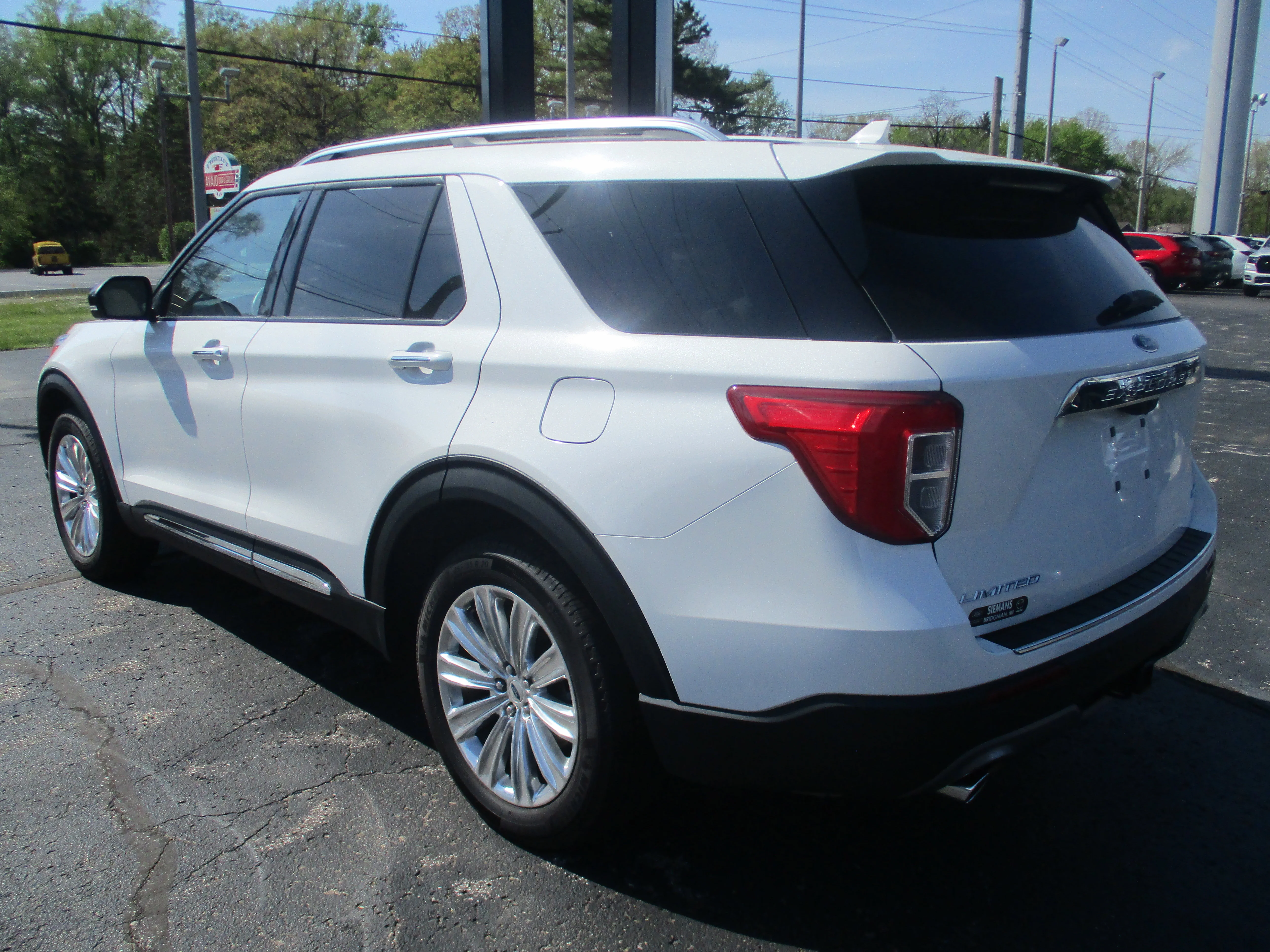 Used 2022 Star White Metallic Tri-Coat Ford Limited image 9