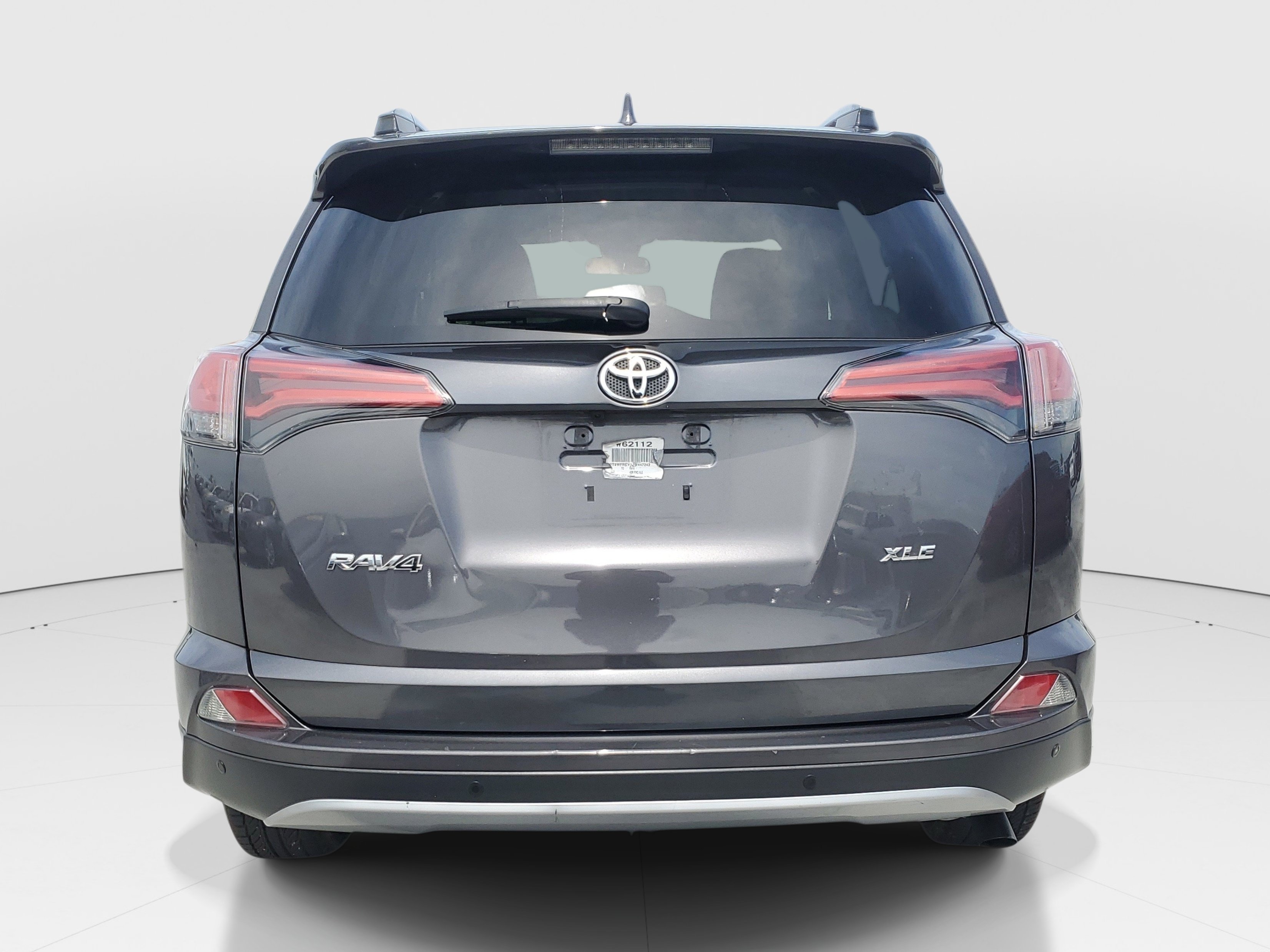 Used 2018 Magnetic Gray Metallic Toyota XLE image 5