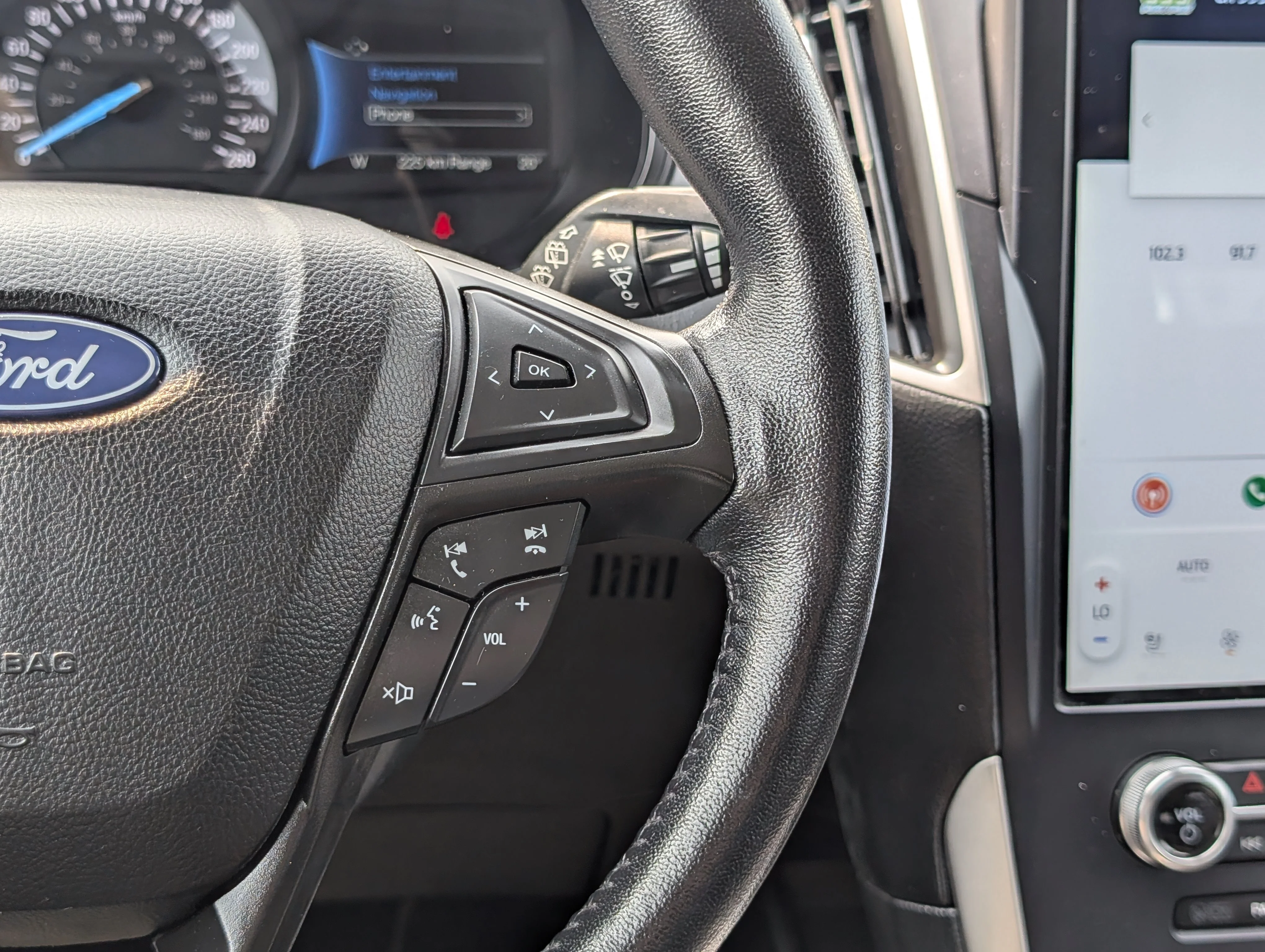 Used 2022 Silver Metallic Ford SEL AWD image 25