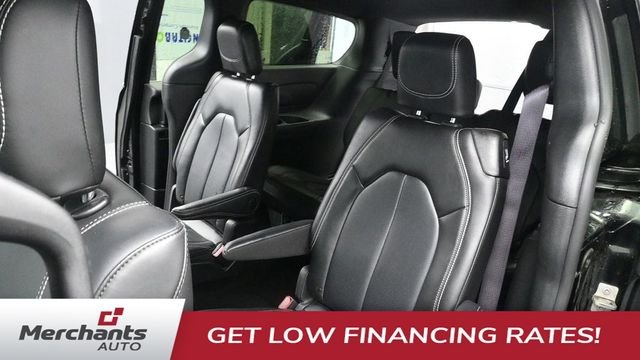 Used 2025 Black Chrysler Select image 22