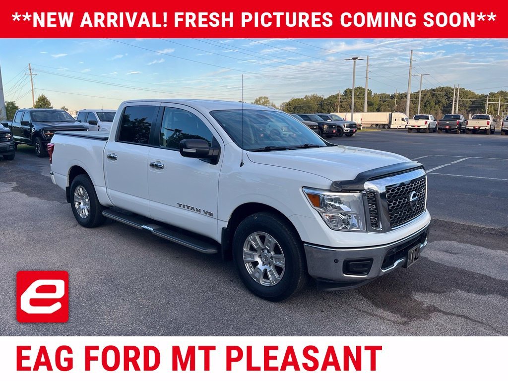 Used 2018 Glacier White Nissan SV image 1