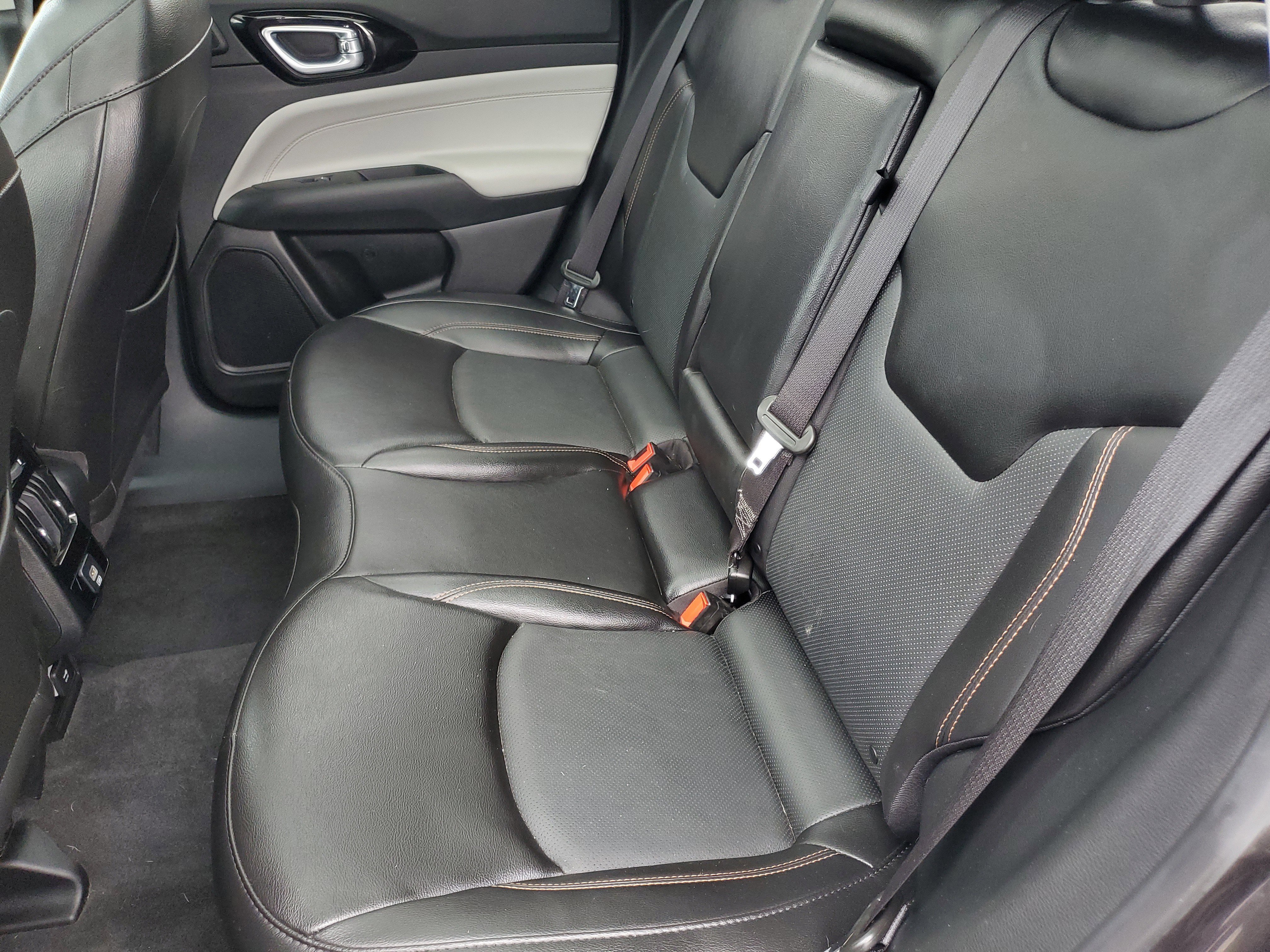 Used 2022 Granite Crystal Metallic Clearcoat Jeep Limited image 11