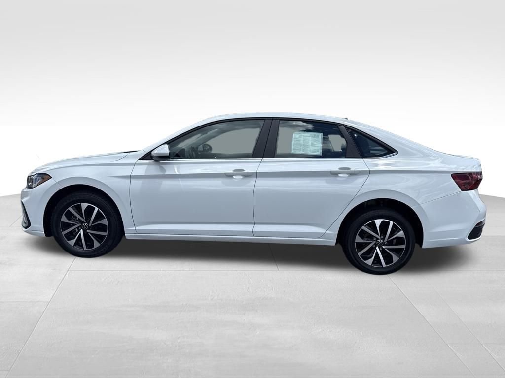 Used 2025 White Volkswagen 1.5T S image 13