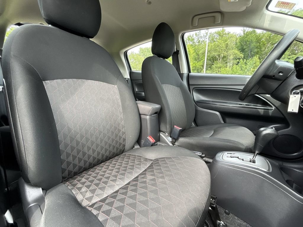 Used 2024  Mitsubishi  image 27