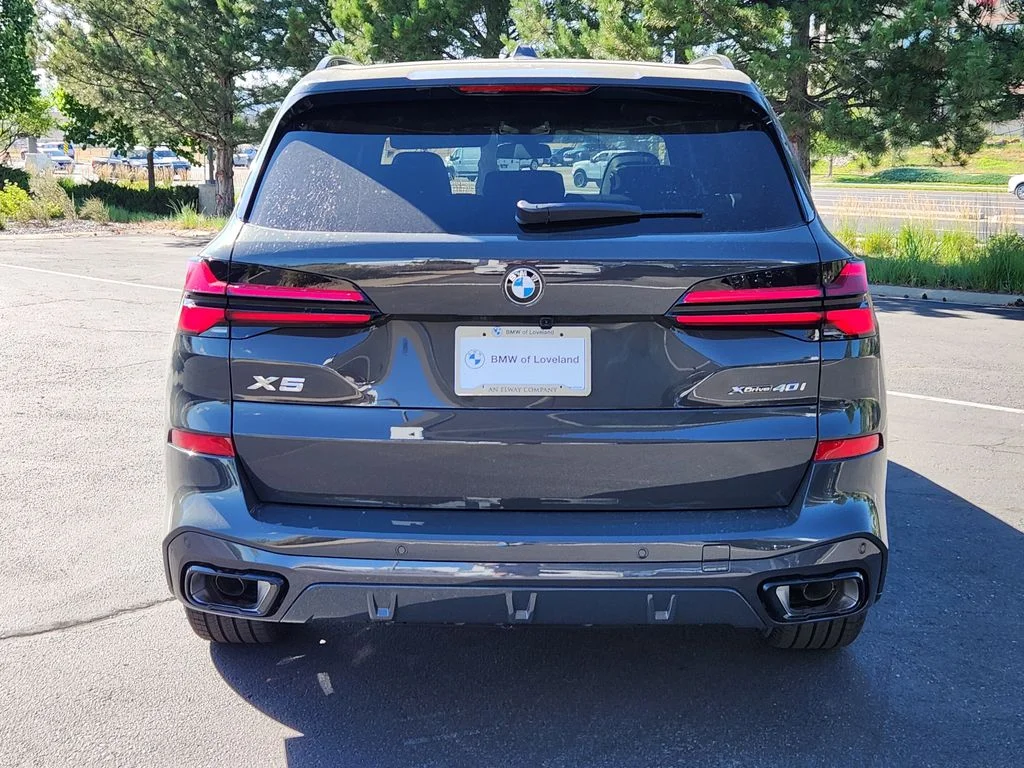 New 2026 Dravit Grey Metallic BMW xDrive40i image 4