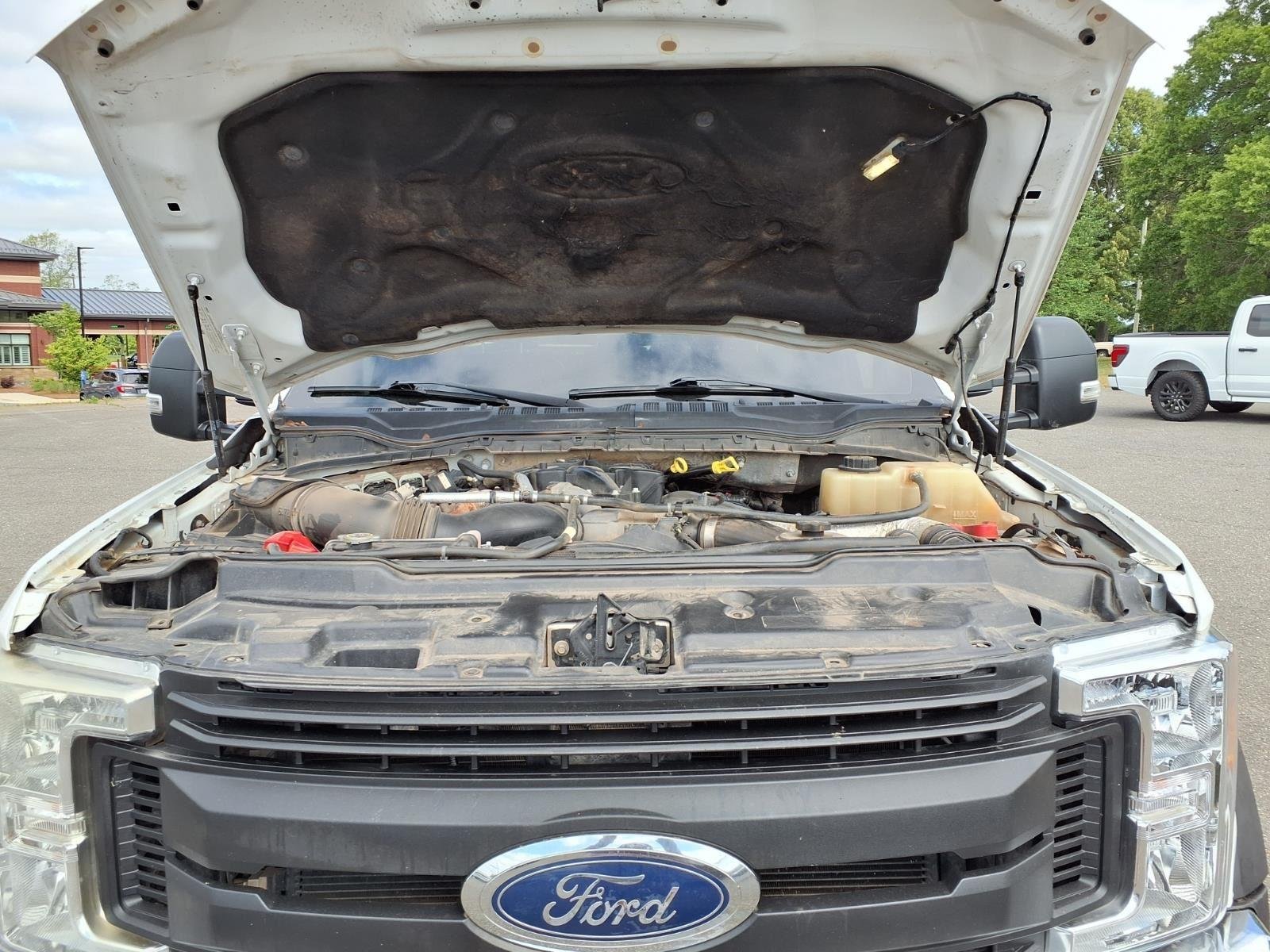 Used 2017  Ford XL image 28