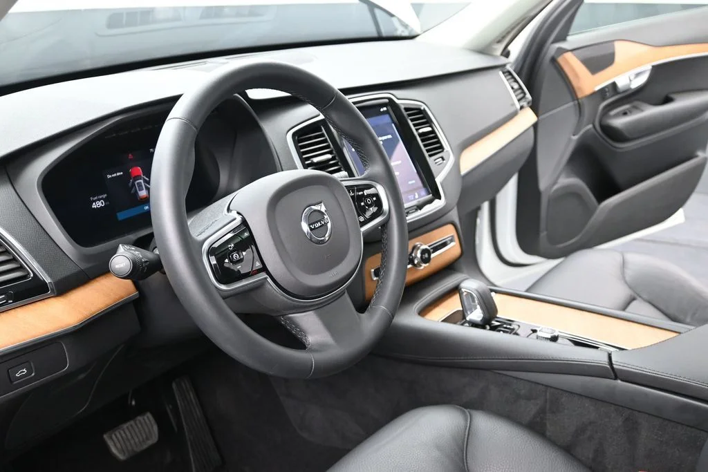 Certified Used 2023 Crystal White Volvo Plus image 9
