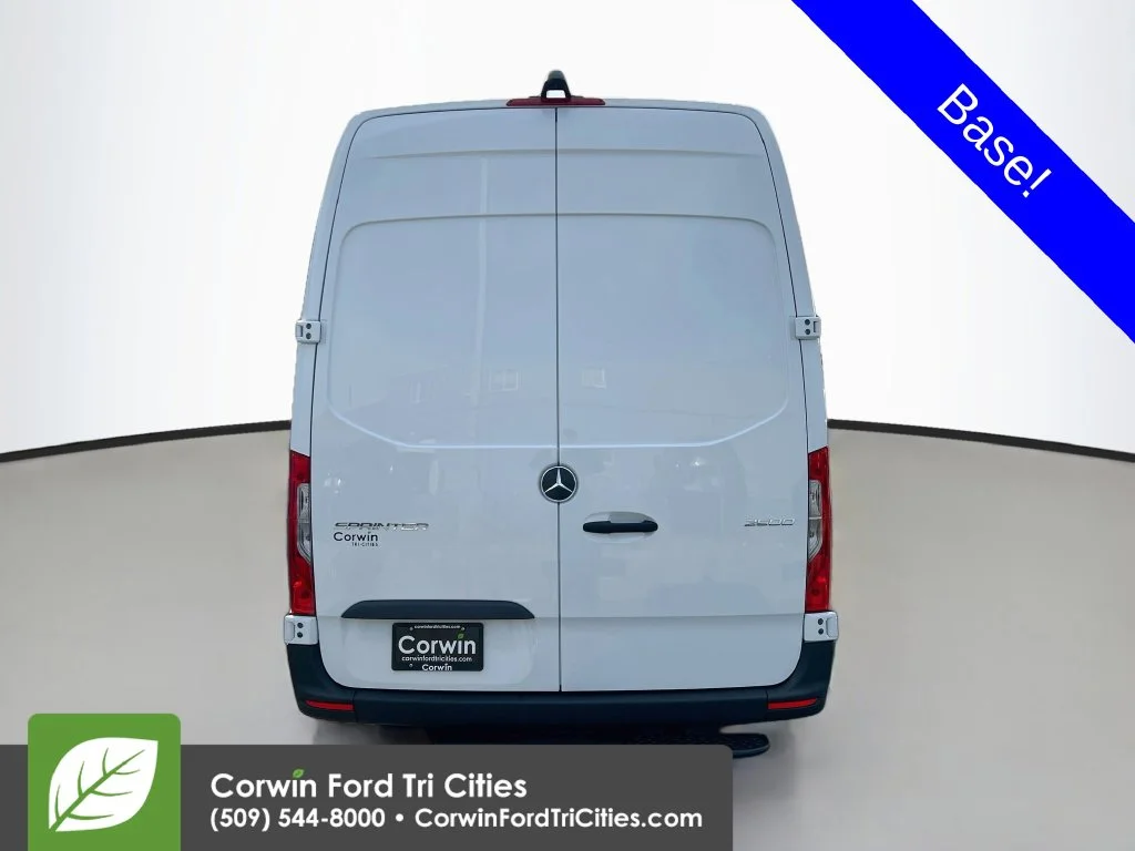 Used 2025 Arctic White Mercedes-Benz Cargo 170 WB image 11