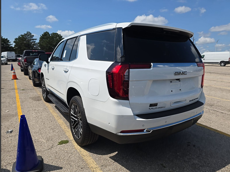 Used 2025 White GMC Elevation image 3