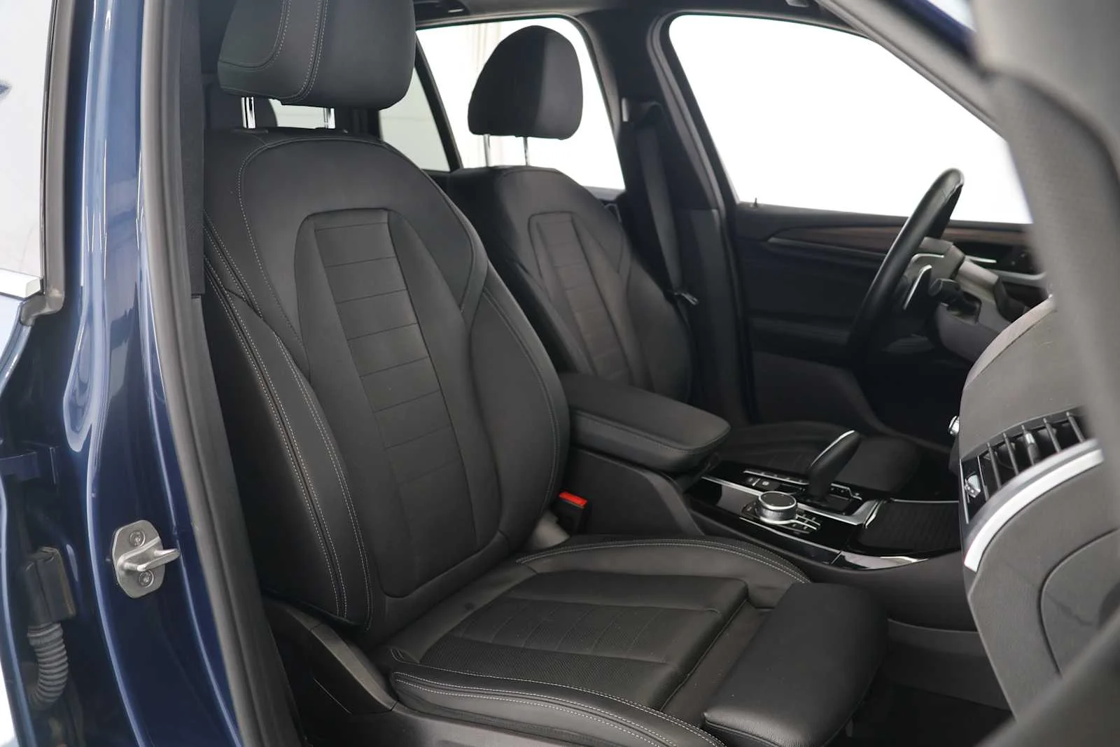 Used 2021 Phytonic Blue Metallic BMW xDrive30e image 12
