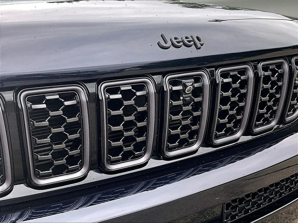 Used 2023 Black Jeep Summit image 36