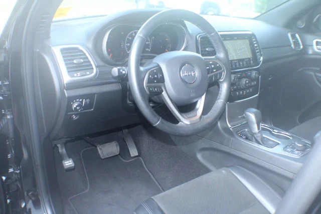 Used 2019 Diamond Black Crystal Pearlcoat Jeep Altitude image 8