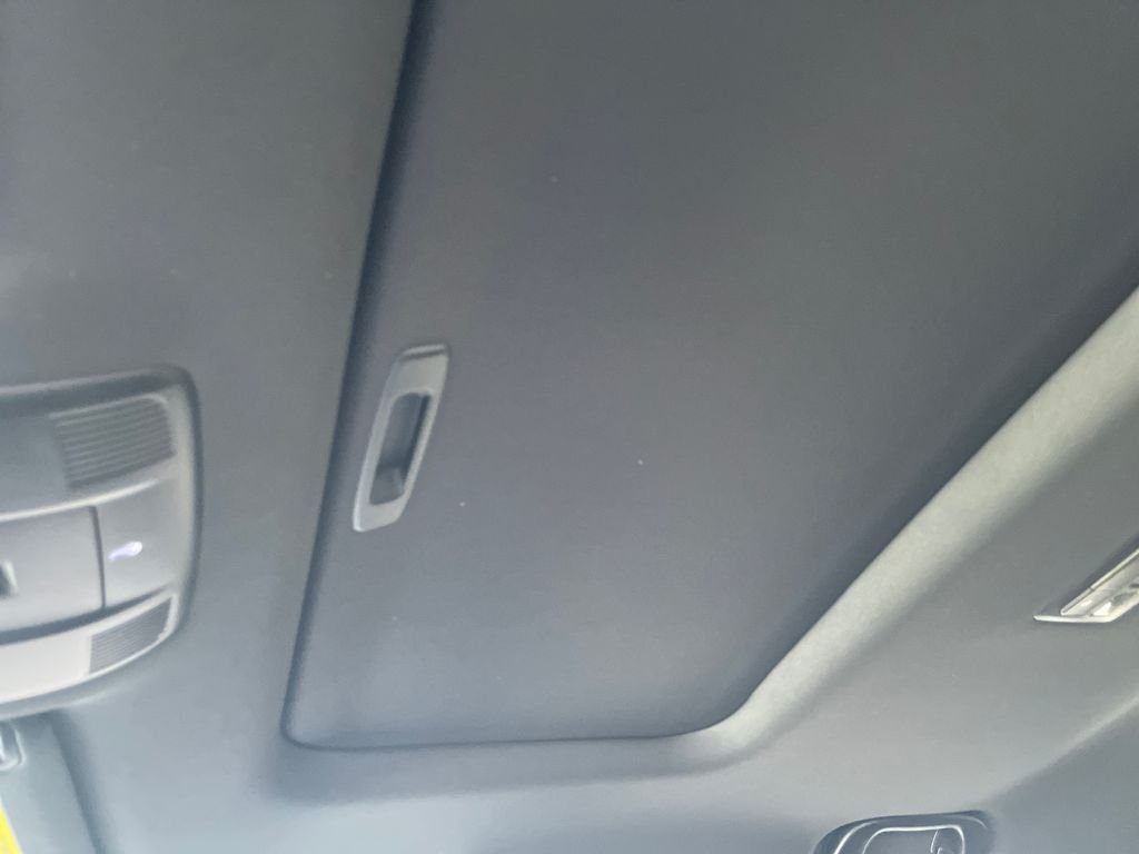 Used 2020 White Mazda Signature image 21