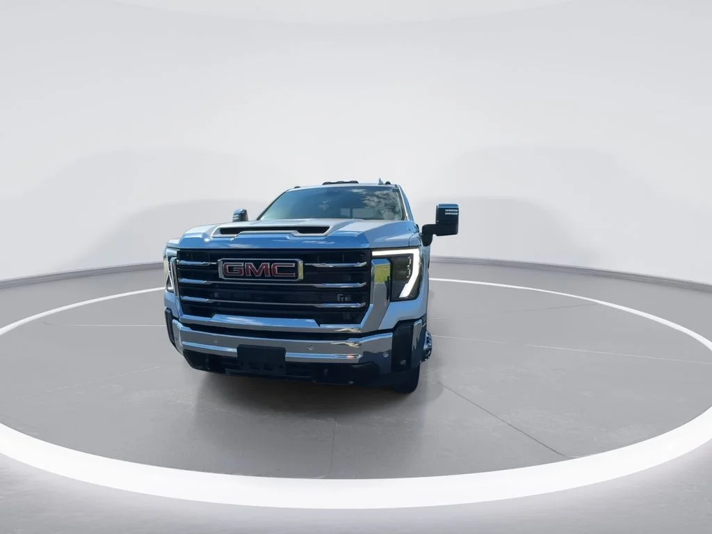 Used 2025 White GMC SLT image 4