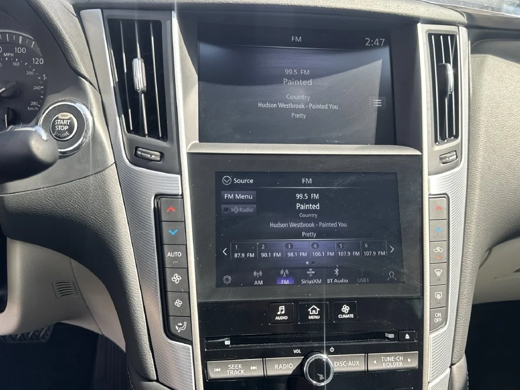 Used 2023 White INFINITI LUXE image 13