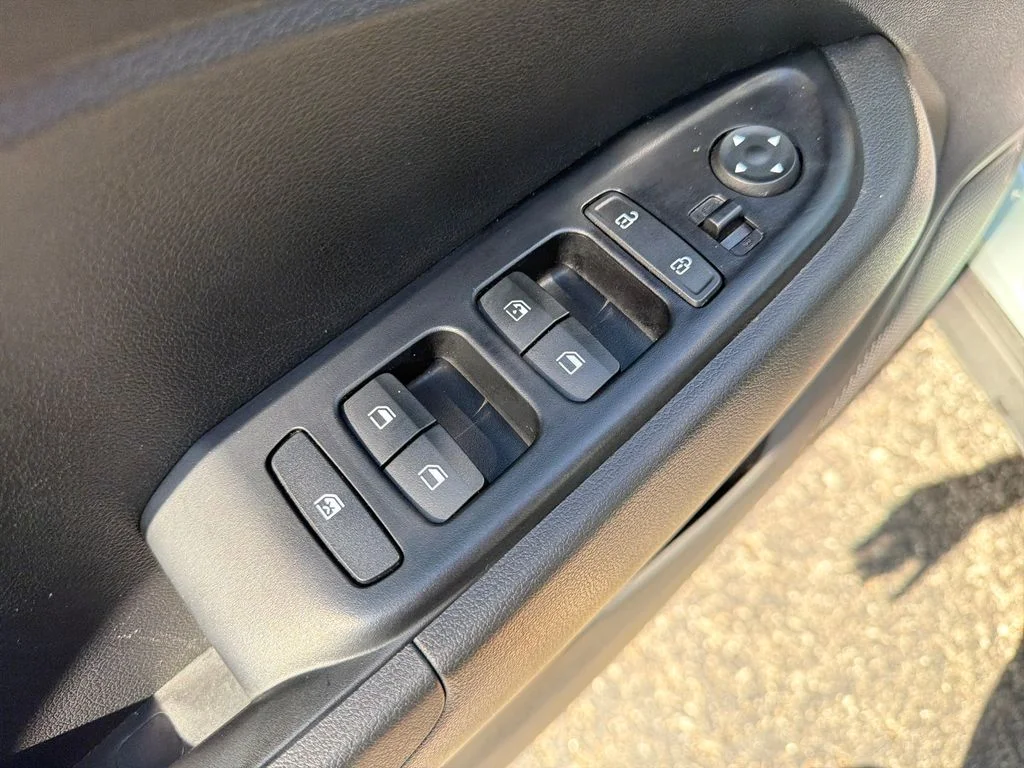Used 2025 Mirage Green Hyundai SEL image 14
