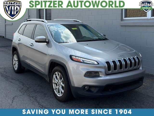 Used 2016 Silver Jeep Latitude image 1