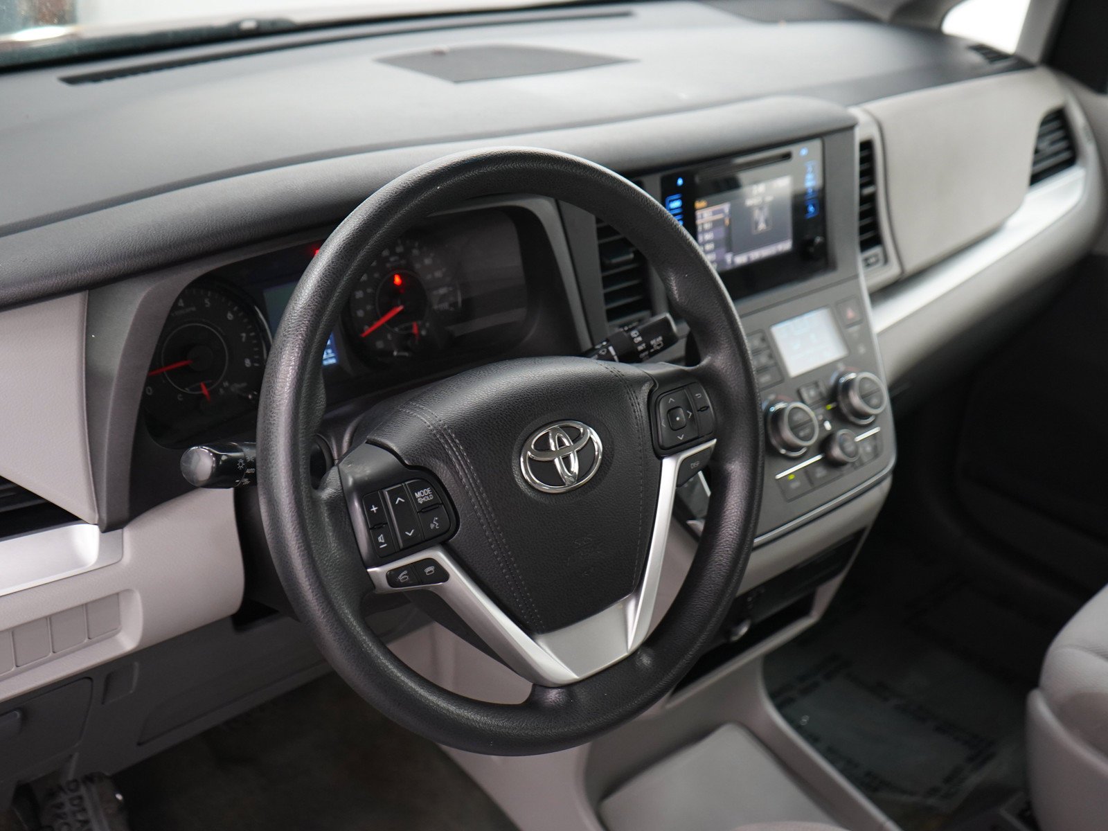 Used 2016 Salsa Red Pearl Toyota L image 22