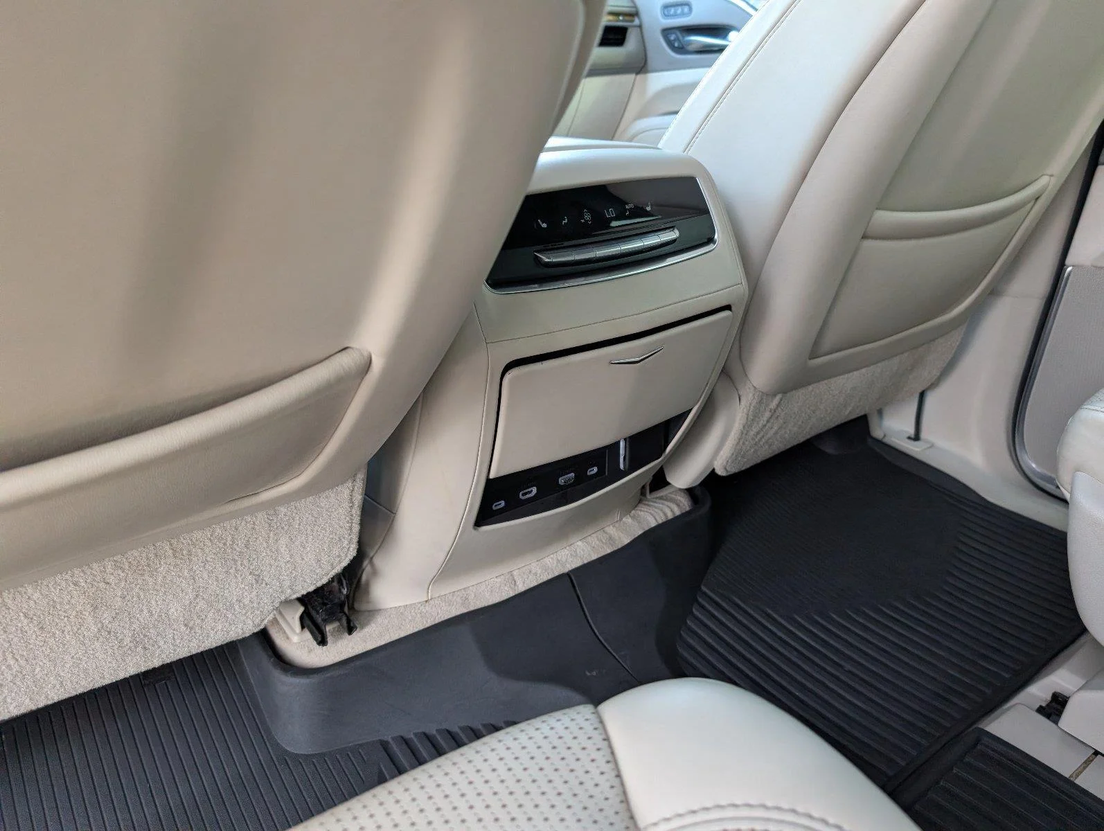 Used 2021 CRYSTAL WHITE TRICOAT Cadillac Premium Luxury Platinum image 34