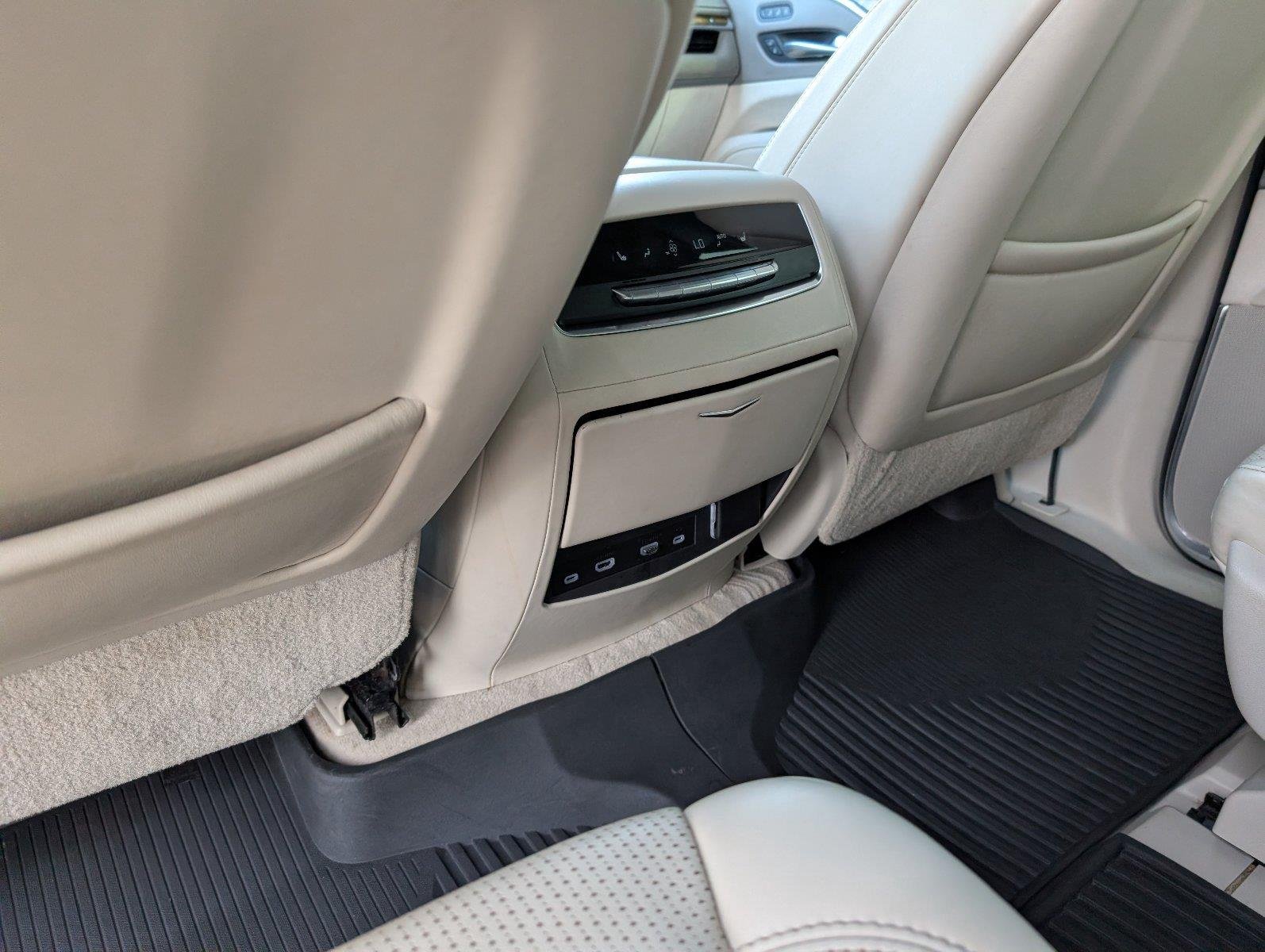 Used 2021 CRYSTAL WHITE TRICOAT Cadillac Premium Luxury Platinum image 34