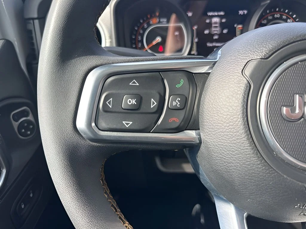 Used 2025 White Jeep Sahara image 13