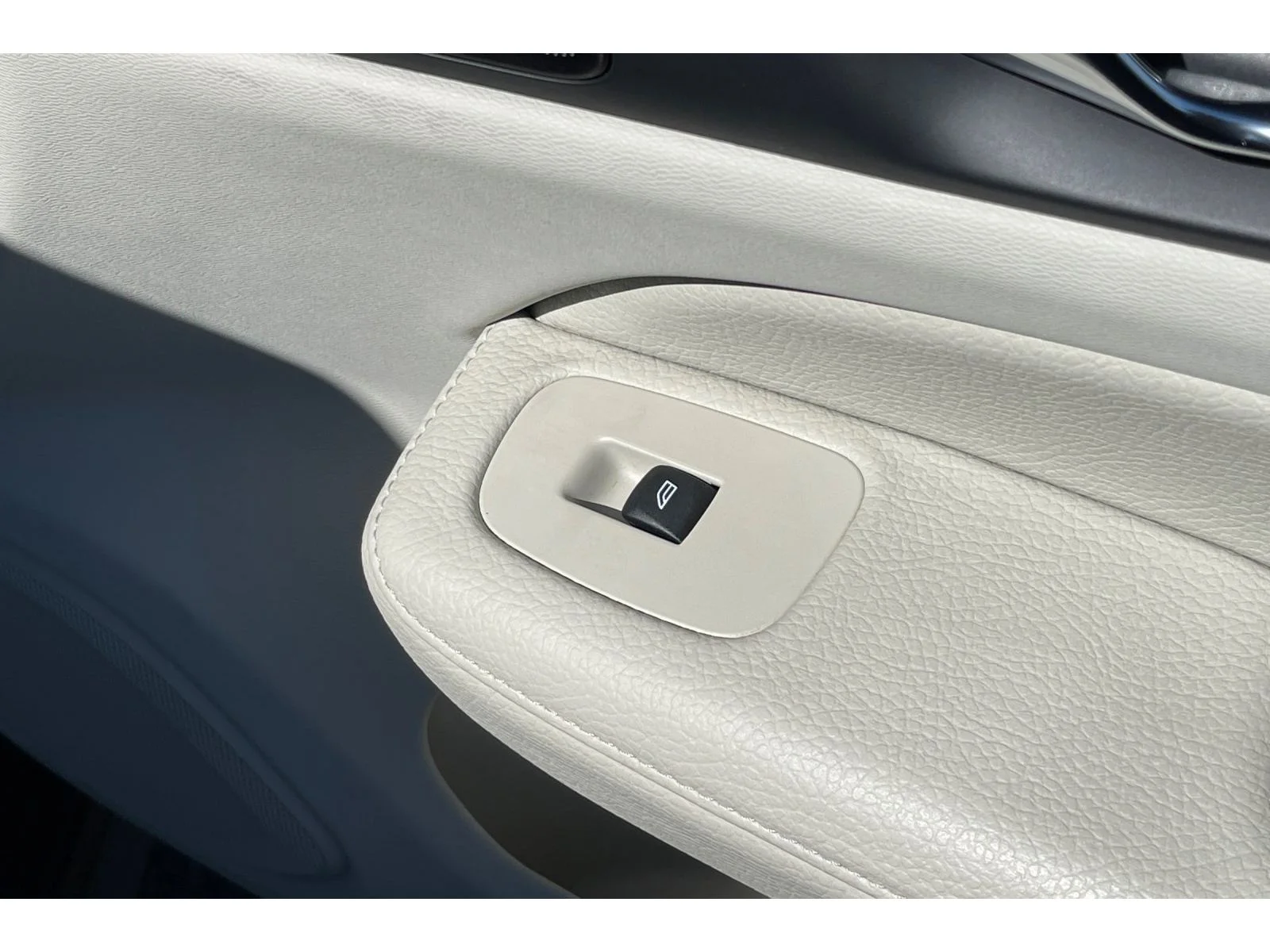 Used 2022 Pine Grey Metallic Volvo T5 image 22