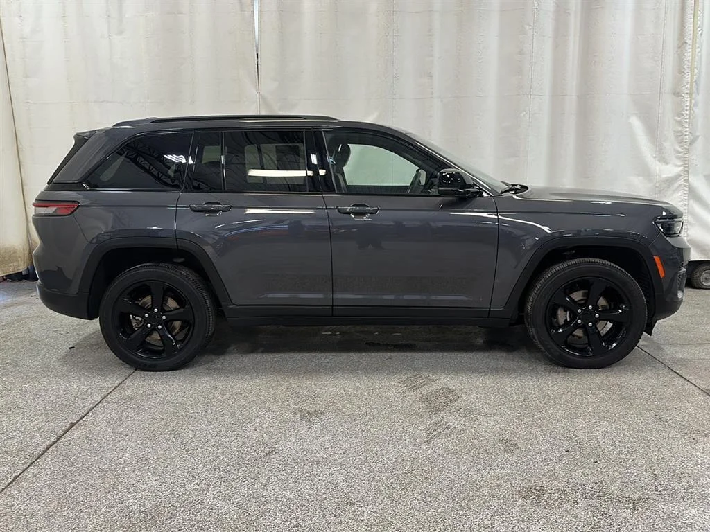 Used 2023 Baltic Gray Metallic Clearcoat Jeep Altitude 4x4 image 6