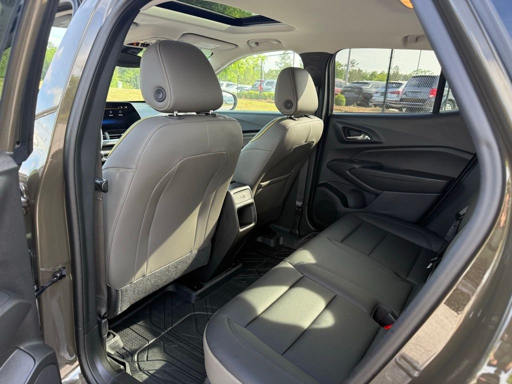 Used 2024 Brown Chevrolet ACTIV image 25
