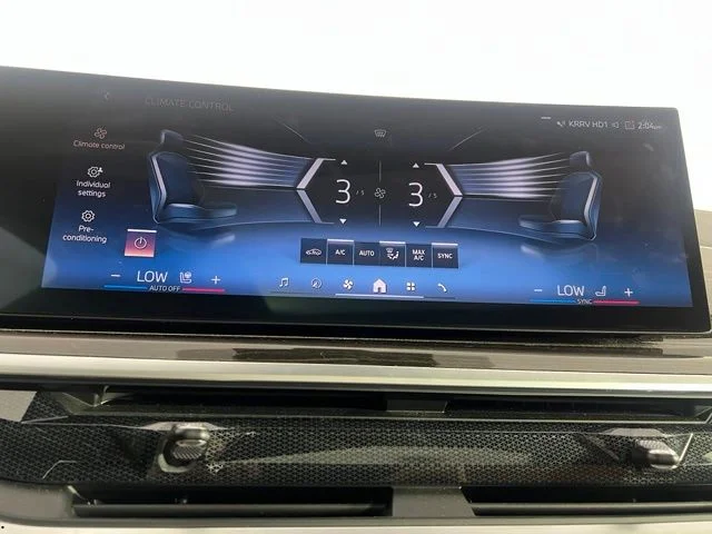 Used 2024 Red BMW xDrive40i image 28