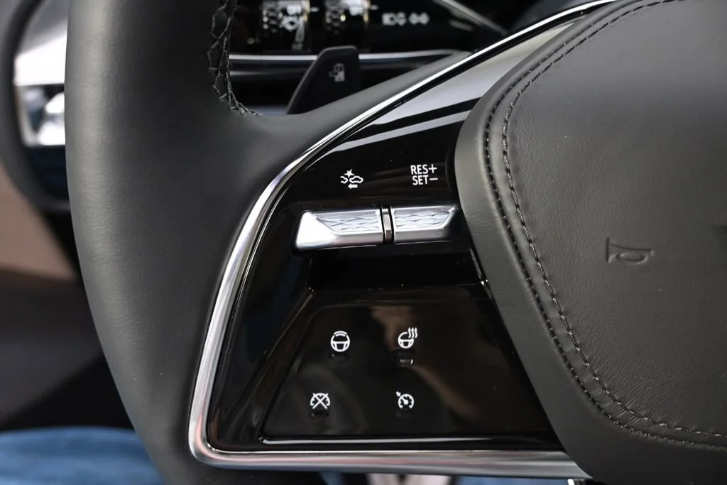 2025 Cadillac LYRIQ Luxury 3 - Photo 34