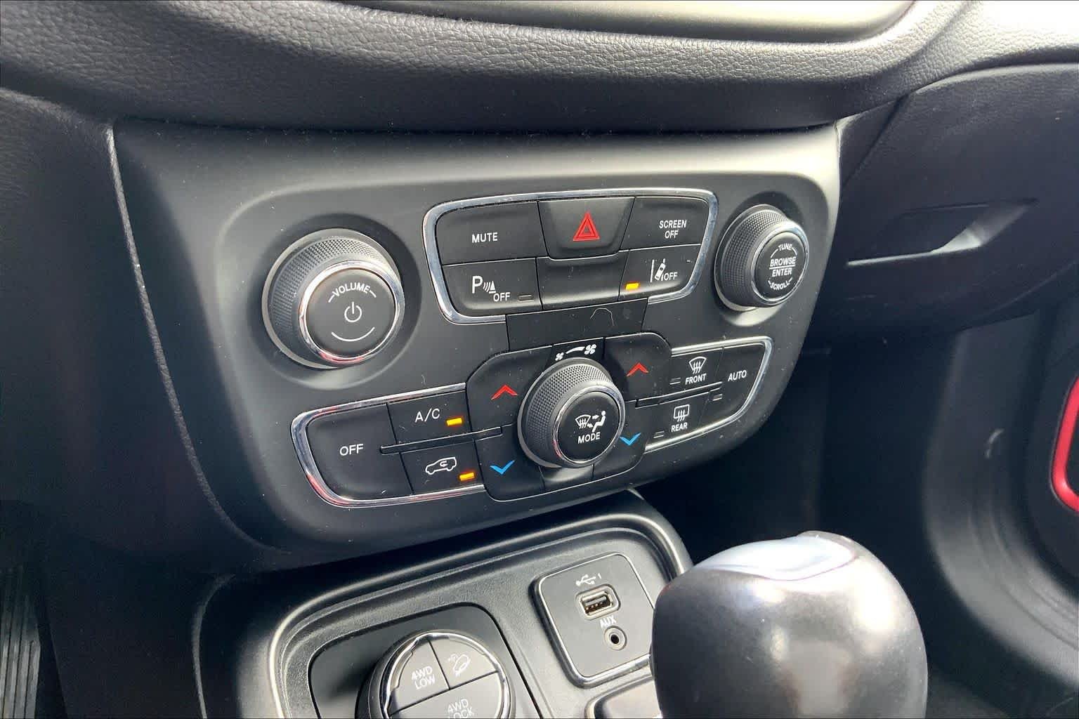 Used 2021 Billet Silver Metallic Clearcoat Jeep Trailhawk image 35