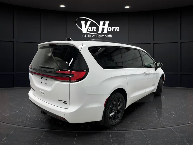 New 2027 Bright White Clear-Coat Exterior Paint Chrysler Limited image 7
