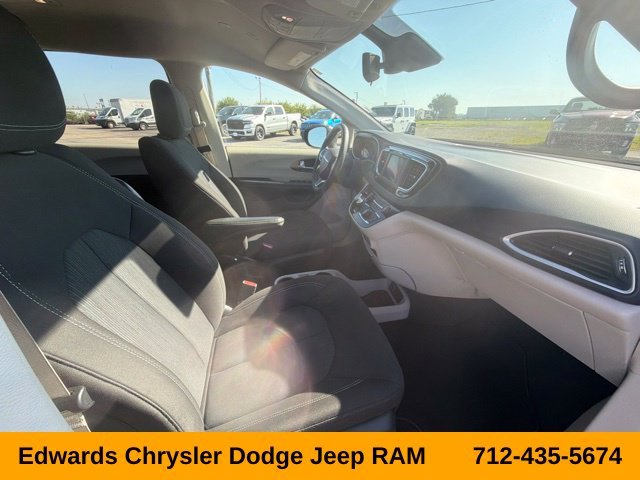 Used 2023 Black Chrysler LX image 27
