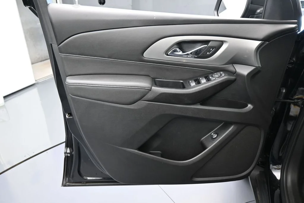 Used 2023 Mosaic Black Metallic Chevrolet LT image 13