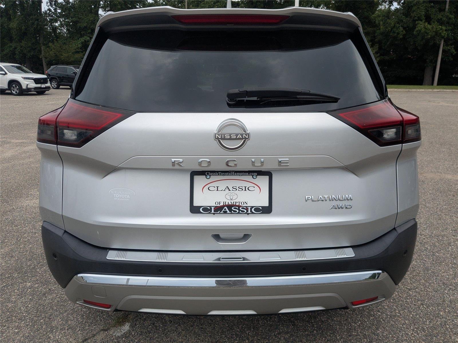 Used 2022 Brilliant Silver Metallic Nissan Platinum image 5
