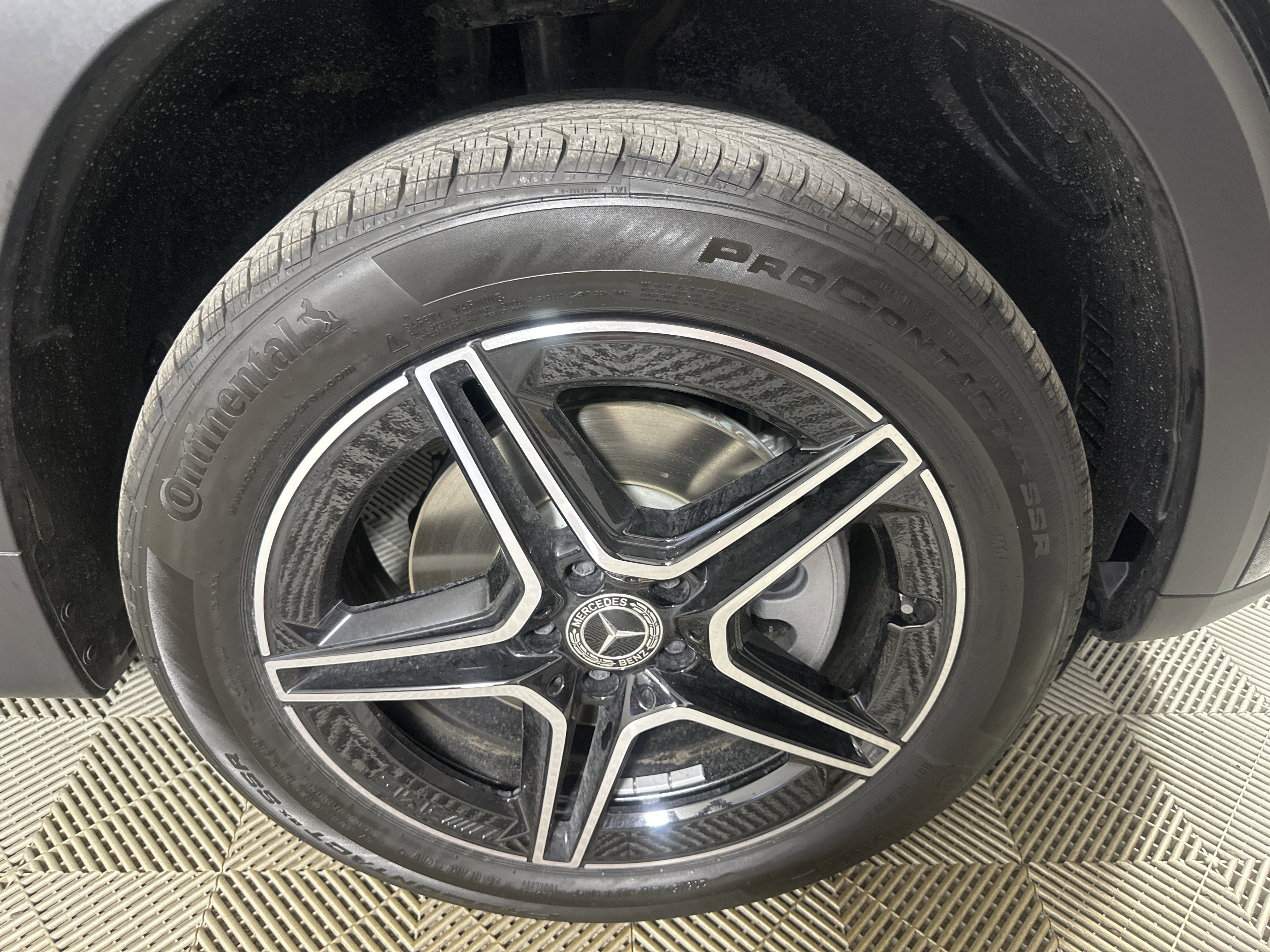 New 2026 Cosmos Black Metallic Mercedes-Benz GLB 250 image 25
