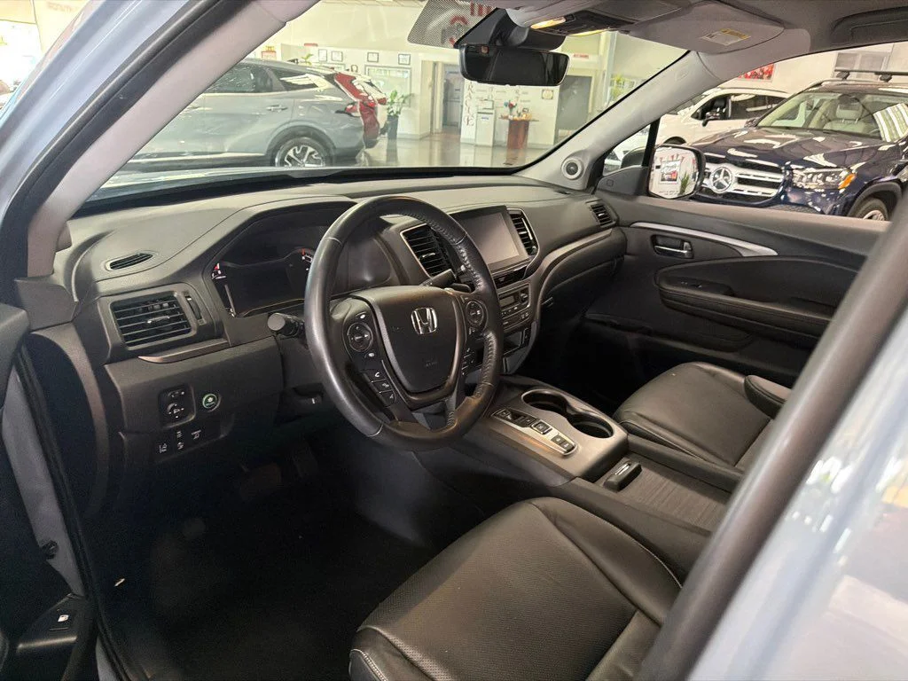 Used 2023  Honda RTL image 5