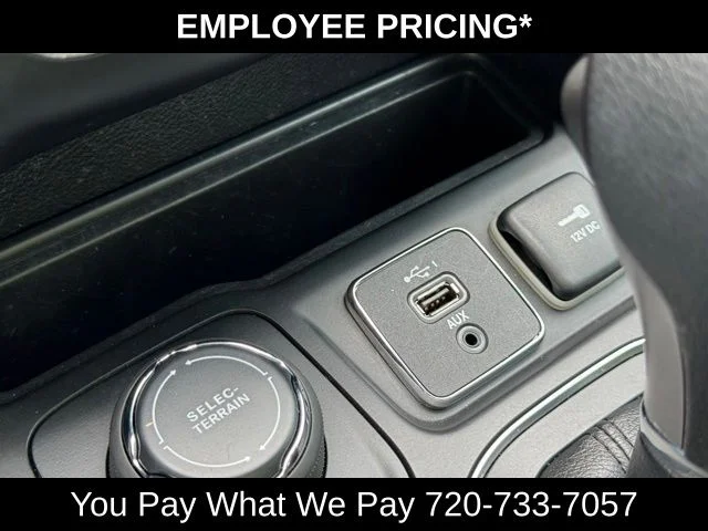 Used 2019 Silver Jeep Latitude image 33