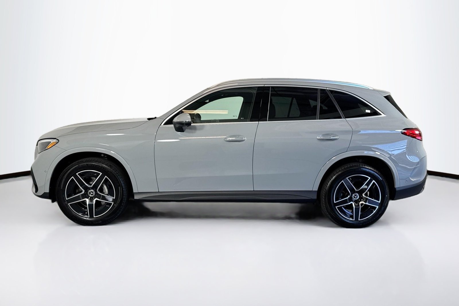 New 2026 Manufaktur Alpine Grey Mercedes-Benz GLC 300 image 8