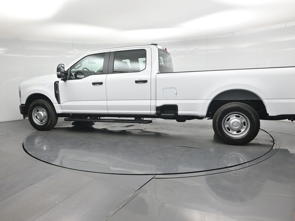 New 2026 Oxford White Ford XL image 5