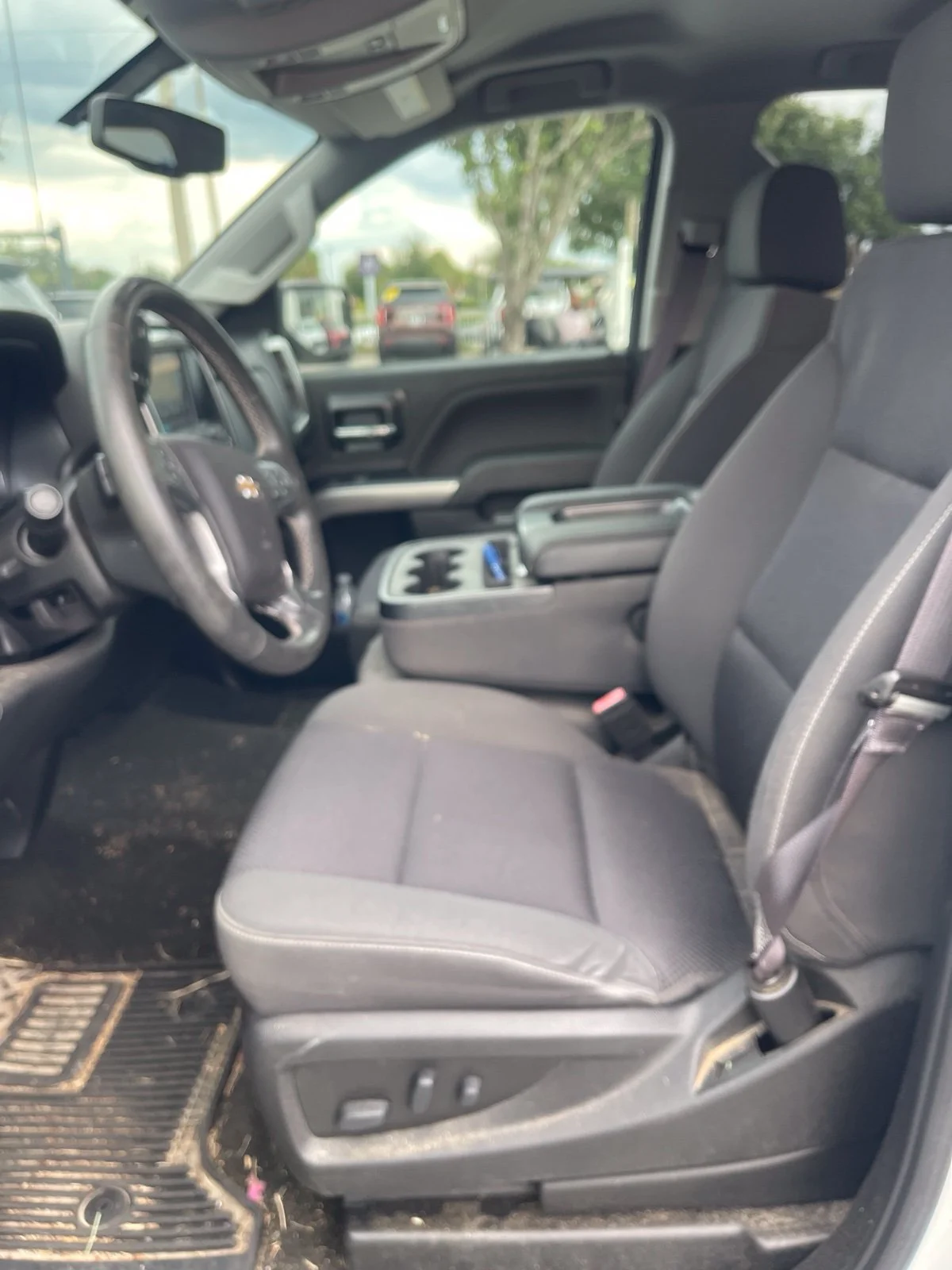 Used 2017 White Chevrolet LT image 22