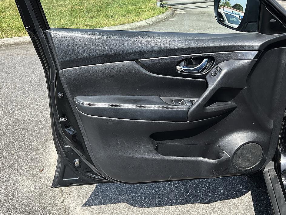 Used 2018 Caspian Blue Nissan SV image 19