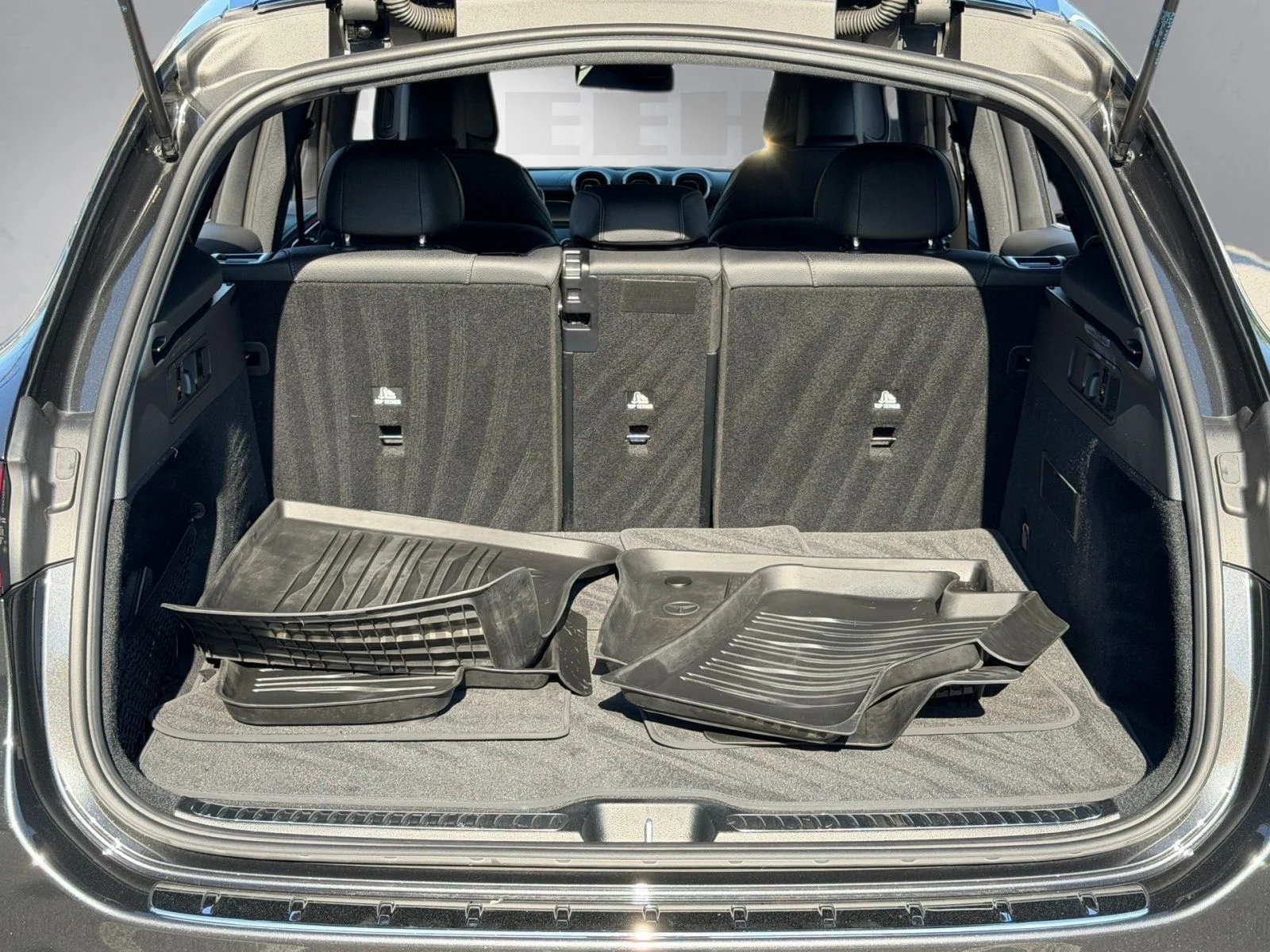 Used 2024  Mercedes-Benz GLC 300 image 29
