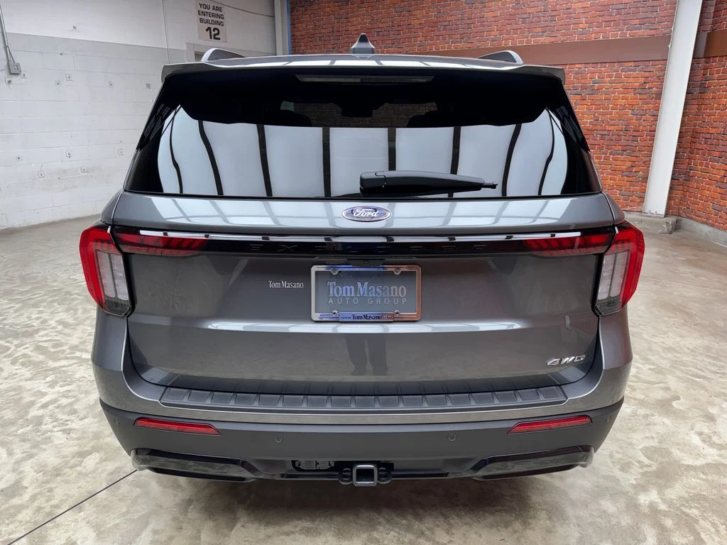 New 2026 Carbonized Gray Metallic Ford ST-Line image 4